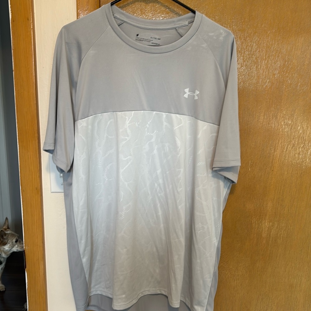 Under Armour T-shirt